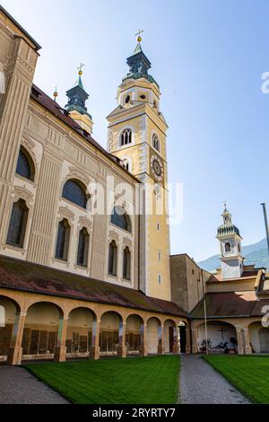 Der Dom Mariae Aufnahme in den Himmel und St. Kassian ist der größte Sakralbau der Südtiroler Stadt Brixen und Bischofskirche der Römisch-katholischen Diözese Bozen-Brixen. Brixen *** la cathédrale de l'Assomption de la Bienheureuse Vierge Marie et St. Kassian est le plus grand bâtiment sacré de la ville du Tyrol du Sud de Bressanone/Brixen et de l'église épiscopale du diocèse catholique romain de Bolzano/Brixen Bressanone crédit : Imago/Alamy Live News Banque D'Images