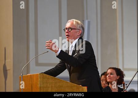 Abschlusskonzert des Orchesters der Wiener Akademie im Rahmen des KIRCH KLANG Festival Salzkammergut, unter der Leitung und dem Dirigat des Dirigenten Martin Haselböck, am 30.09.2023. DAS Bild zeigt den Dirigenten Martin Haselböck das Orchester der Wiener Akademie dirigerend 2023 - Abschlusskonzert des Orchesters der Wiener Akademie im Rahmen des KIRCH KLANG Festival Salzkammergut, unter der Leitung und dem dirigat des Dirigenten Martin Haselböck, Am 30.09.2023. *** Concert final de l'Orchestre de l'Académie de Vienne dans le cadre du KIRCH KLANG Festival Salzkammergut, sous le titre Banque D'Images