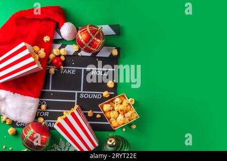 Partie de nuit de film de Noël, rassemblez des amis et la famille pour le home cinéma. Invitations au nouvel an, première du film de Noël avec clapperboard, Noël Banque D'Images