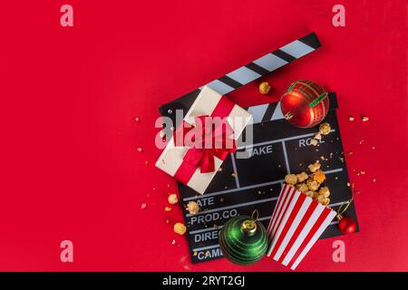 Partie de nuit de film de Noël, rassemblez des amis et la famille pour le home cinéma. Invitations au nouvel an, première du film de Noël avec clapperboard, Noël Banque D'Images