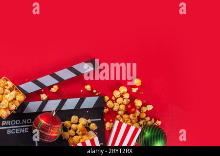 Partie de nuit de film de Noël, rassemblez des amis et la famille pour le home cinéma. Invitations au nouvel an, première du film de Noël avec clapperboard, Noël Banque D'Images