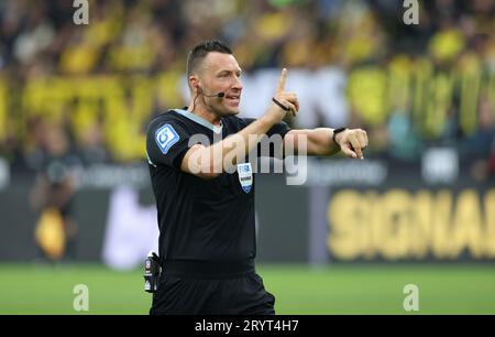 Firo : 09/23/2023, football, football, 1e ligue, 1e Bundesliga, saison 2023/2024, BVB, Borussia Dortmund - arbitre VfL Wolfsburg 1:0 Sven JABLONSKI, Gesture Banque D'Images