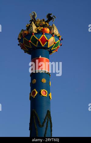 Fruchtsäule, Wahrzeichen, Cannstatter Volksfest, Wasen, Cannstatt, Stuttgart, Baden-Württemberg, Deutschland *** fruit column, Landmark, Cannstatter Volksfest, Wasen, Cannstatt, Stuttgart, Baden Württemberg, Allemagne crédit : Imago/Alamy Live News Banque D'Images
