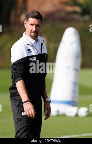 Kortrijk, Belgique. 02 octobre 2023. Le nouvel entraîneur-chef de Kortrijk, Glen de Boeck, photographié lors d'une séance d'entraînement de l'équipe belge de football de première division KV Kortrijk avec son nouvel entraîneur, lundi 02 octobre 2023 à Kortrijk. BELGA PHOTO KURT DESPLENTER crédit : Belga News Agency/Alamy Live News Banque D'Images