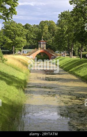 Grand pont chinois à Alexander Park à Tsarskoïe Selo (Village du Tsar) près de Saint Petersbourg. La Russie Banque D'Images