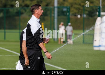 Kortrijk, Belgique. 02 octobre 2023. Le nouvel entraîneur-chef de Kortrijk, Glen de Boeck, photographié lors d'une séance d'entraînement de l'équipe belge de football de première division KV Kortrijk avec son nouvel entraîneur, lundi 02 octobre 2023 à Kortrijk. BELGA PHOTO KURT DESPLENTER crédit : Belga News Agency/Alamy Live News Banque D'Images