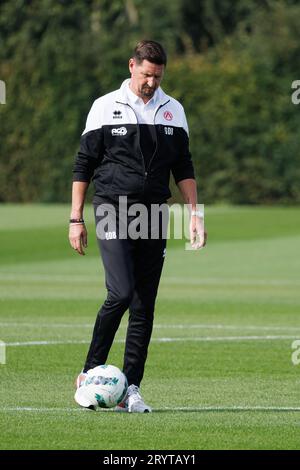 Kortrijk, Belgique. 02 octobre 2023. Le nouvel entraîneur-chef de Kortrijk, Glen de Boeck, photographié lors d'une séance d'entraînement de l'équipe belge de football de première division KV Kortrijk avec son nouvel entraîneur, lundi 02 octobre 2023 à Kortrijk. BELGA PHOTO KURT DESPLENTER crédit : Belga News Agency/Alamy Live News Banque D'Images