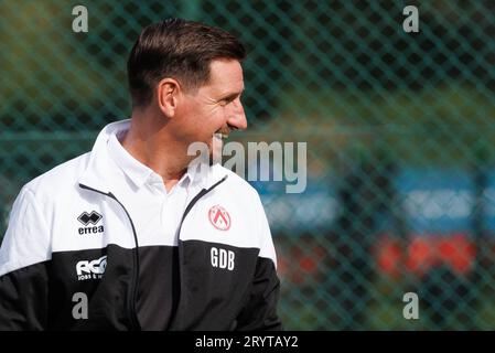 Kortrijk, Belgique. 02 octobre 2023. Le nouvel entraîneur-chef de Kortrijk, Glen de Boeck, photographié lors d'une séance d'entraînement de l'équipe belge de football de première division KV Kortrijk avec son nouvel entraîneur, lundi 02 octobre 2023 à Kortrijk. BELGA PHOTO KURT DESPLENTER crédit : Belga News Agency/Alamy Live News Banque D'Images