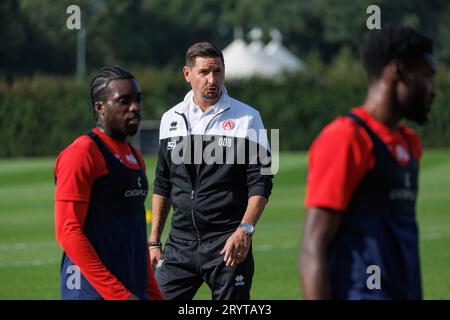 Kortrijk, Belgique. 02 octobre 2023. Le nouvel entraîneur-chef de Kortrijk, Glen de Boeck, photographié lors d'une séance d'entraînement de l'équipe belge de football de première division KV Kortrijk avec son nouvel entraîneur, lundi 02 octobre 2023 à Kortrijk. BELGA PHOTO KURT DESPLENTER crédit : Belga News Agency/Alamy Live News Banque D'Images