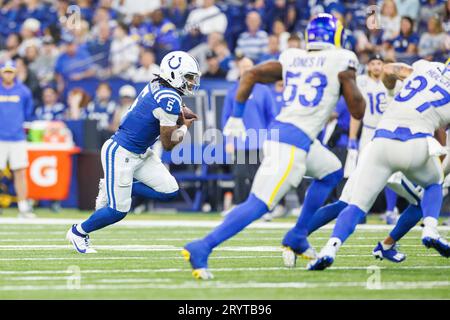 01 octobre 2023 : Anthony Richardson (5 ans), quarterback des Colts d'Indianapolis, court avec le ballon lors d'un match de la NFL contre les Rams de Los Angeles à Indianapolis, Indiana. Los Angeles bat Indianapolis 29-23 en prolongation. John Mersits/CSM Banque D'Images