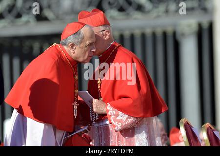 Cité du Vatican, Vatican. 30 septembre 2023. CITÉ DU VATICAN, VATICAN - SEPTEMBRE 30 : le Pape François pendant le Consistoire public ordinaire pour la création du nouveau Cardinal à Saint-François Place Pierre le 30 septembre 2023 à la Cité du Vatican, Vatican. Le pape François tient un consistoire pour la création de 21 nouveaux cardinaux, le consistoire tombe avant le début du Synode sur la synodalité, qui doit avoir lieu en octobre. Crédit : dpa/Alamy Live News Banque D'Images