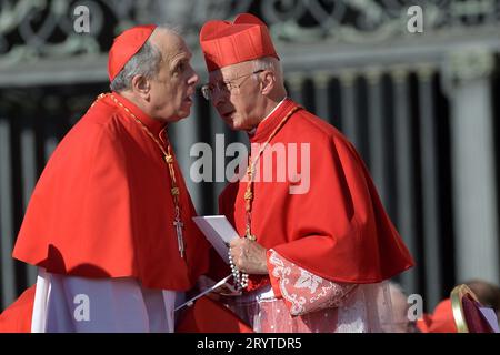 Cité du Vatican, Vatican. 30 septembre 2023. CITÉ DU VATICAN, VATICAN - SEPTEMBRE 30 : le Pape François pendant le Consistoire public ordinaire pour la création du nouveau Cardinal à Saint-François Place Pierre le 30 septembre 2023 à la Cité du Vatican, Vatican. Le pape François tient un consistoire pour la création de 21 nouveaux cardinaux, le consistoire tombe avant le début du Synode sur la synodalité, qui doit avoir lieu en octobre. Crédit : dpa/Alamy Live News Banque D'Images