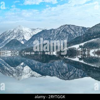 Hiver alpin (lac Grundlsee, Autriche). Banque D'Images