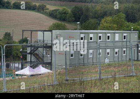 FICHIER PICS. 2 octobre 2023. Après des jours de spéculation, Sky News ont annoncé aujourd'hui, de la conférence du Parti conservateur à Manchester que le HS2 Northern Leg de Birmingham Manchester doit être annulé. Little Missenden, Buckinghamshire, Royaume-Uni. 1 octobre 2023. Le chantier de construction de puits de ventilation HS2 à Little Missenden, Buckinghamshire. Les deux machines de forage de tunnels creusant des tunnels sous les Chilterns auraient maintenant atteint le site de Little Missden. Ces derniers jours, il y a eu beaucoup de spéculations sur le fait que le Premier ministre Rishi Sunak devrait annoncer le cancellat Banque D'Images