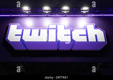 Streaming en ligne plateforme Twitch branding vu au Tokyo Game Show 2023. Banque D'Images