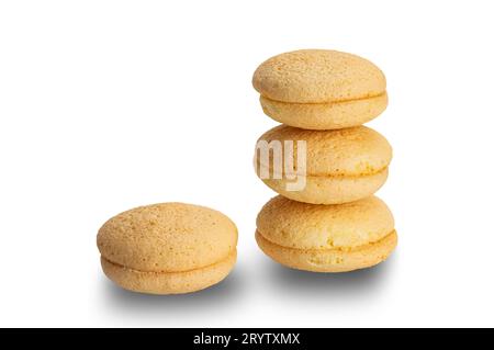 Pile de délicieux petit gâteau rond maison rempli de confiture d'ananas. Banque D'Images