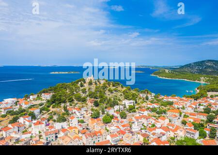 Vue panoramique de la ville de Tribunj et archipel insulaire en Dalmatie, Croatie Banque D'Images