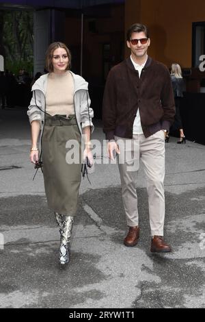 MILAN, ITALIE - SEPTEMBRE 22 : Olivia Palermo, Johannes Huebl arrive au défilé de mode Tod lors de la Fashion week de Milan vêtements pour femmes Printemps/été Banque D'Images