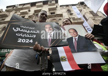 Le Caire, Égypte. 02 octobre 2023. Les partisans du président égyptien Abdel Fattah al-Sisi se rassemblent sur la place El Korba lors d'un rassemblement avant l'élection présidentielle de 2024, qui se tiendra sur trois jours en décembre. Crédit : Sayed Hassan/dpa/Alamy Live News Banque D'Images