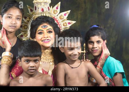 Un concept Agomoni photoshoot pour les enfants défavorisés Unloved. Maa Durga agomoni shoot concept.Culture indienne durga puja. Banque D'Images