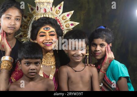 Un concept Agomoni photoshoot pour les enfants défavorisés Unloved. Maa Durga agomoni shoot concept.Culture indienne durga puja. Banque D'Images