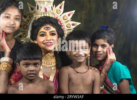 Un concept Agomoni photoshoot pour les enfants défavorisés Unloved. Maa Durga agomoni shoot concept.Culture indienne durga puja. Banque D'Images