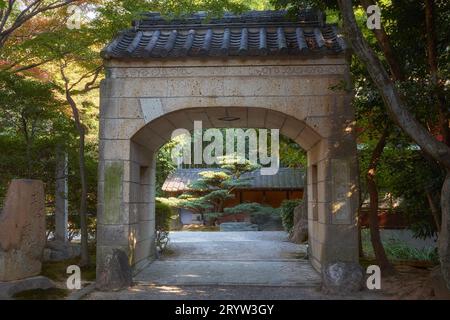 Porte Shomon (devant) du temple Toganji. Nagoya. Japon Banque D'Images