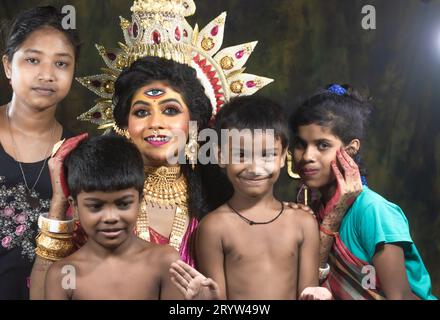 Un concept Agomoni photoshoot pour les enfants défavorisés Unloved. Maa Durga agomoni shoot concept.Culture indienne durga puja. Banque D'Images