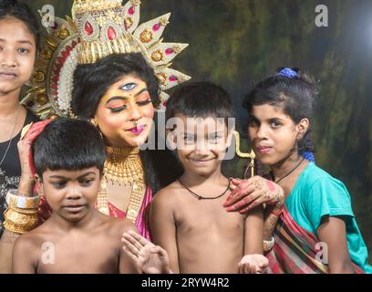 Un concept Agomoni photoshoot pour les enfants défavorisés Unloved. Maa Durga agomoni shoot concept.Culture indienne durga puja. Banque D'Images