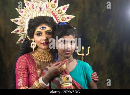 Un concept Agomoni photoshoot pour les enfants défavorisés Unloved. Maa Durga agomoni shoot concept.Culture indienne durga puja.. Banque D'Images