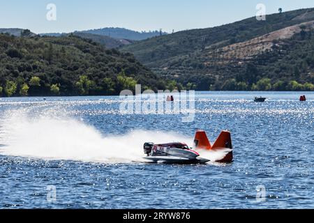 Courses de bateaux à moteur à Vila Velha de Ródão, lors du Grand Prix du Portugal II du Championnat du monde UIM F2 2023. Banque D'Images