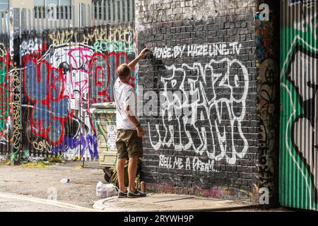 Un graffiti peint un mur à Shoreditch East London. Banque D'Images