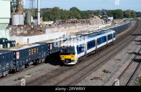 Chiltern Railways classe 165 diesel approchant Banbury, Oxfordshire, Angleterre, Royaume-Uni Banque D'Images