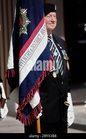 National Memorial Arboretum, Royaume-Uni. 31 juillet 2017. Les militaires rendent hommage à ceux qui ont perdu la vie lors de la bataille de Passchendale. Banque D'Images