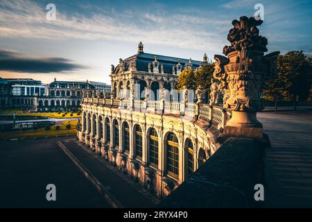 Coucher de soleil romantique au Zwinger de Dresde Banque D'Images