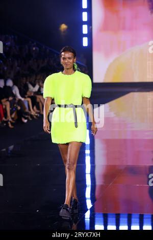 Paris, France. 01 octobre 2023. Liya Kebede marche sur la piste du défilé l'Oréal Paris - Walk Your Worth pendant la Fashion week de Paris prêt à porter Printemps/été 2024 le 01 octobre 2023 à Paris, France. (Photo de Lyvans Boolaky/ÙPtertainment/Sipa USA) crédit : SIPA USA/Alamy Live News Banque D'Images