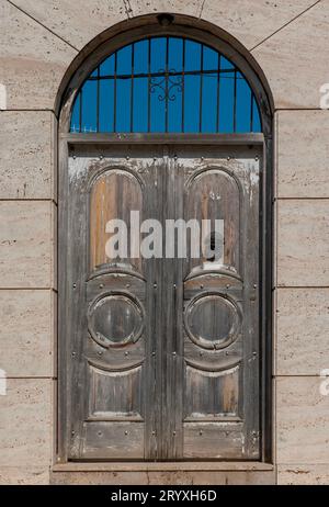 Portail de jardin en bois antique. Portail en bois en Turquie Banque D'Images