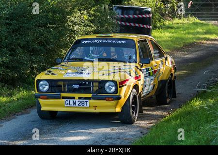 Ceredigion, pays de Galles - 02 septembre 2023 Rali Ceredigion : Gwyndaf Evans et son co-pilote Peredur Davies dans une Ford Escort car 16 sur l'étape SS1 Borth 1 Wale Banque D'Images