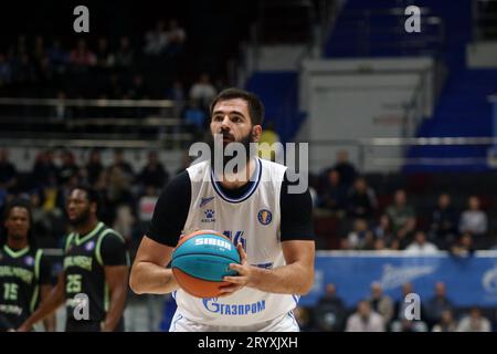 Saint-Pétersbourg, Russie. 02 octobre 2023. Bojan Dubljevic (14) du Zenit St Petersburg en action lors du match de basket-ball de la VTB United League, saison régulière, entre le Zenit St Petersburg et Uralmash à l'Arena. Score final ; Zenit 70:75 Uralmash. Crédit : SOPA Images Limited/Alamy Live News Banque D'Images