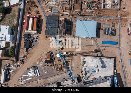 Vue aérienne du nouveau consulat américain en construction à Hermosillo Sonora, Mexique. Bâtiment en béton, ciment et vue générale du chantier de la société de couture : grue et logistique dans un nouveau bâtiment sur Navarrete Hermosillo Boulevard. Architecture dans le quartier du Raquet Club. (Photo : Luis Gutierrez / NortePhoto.com) Vista aerea del nuevo consulado de Los Estados Unidos eu en construccion en Hermosillo Sonora Mexique. Edificio de concreto, cemento y vista General de patio de operaciones de costuctora : grua y logistica en un nuevo edificio en el bulevard Navarrete Hermosillo . ARQ Banque D'Images