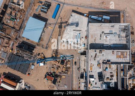 Vue aérienne du nouveau consulat américain en construction à Hermosillo Sonora, Mexique. Bâtiment en béton, ciment et vue générale du chantier de la société de couture : grue et logistique dans un nouveau bâtiment sur Navarrete Hermosillo Boulevard. Architecture dans le quartier du Raquet Club. (Photo : Luis Gutierrez / NortePhoto.com) Vista aerea del nuevo consulado de Los Estados Unidos eu en construccion en Hermosillo Sonora Mexique. Edificio de concreto, cemento y vista General de patio de operaciones de costuctora : grua y logistica en un nuevo edificio en el bulevard Navarrete Hermosillo . ARQ Banque D'Images