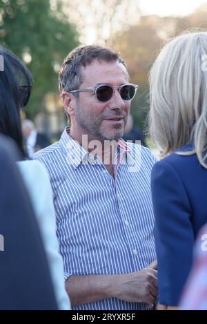 Inauguration du jardin des ambassadeurs 'Line Renaud' en présence de cette dernière très heureuse en compagnie de Brigitte Macron et d'Anne Hidalgo Banque D'Images