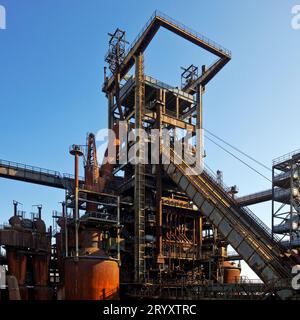 Haut fourneau, usine industrielle désaffectée de Phoenix West, Dortmund, région de la Ruhr, Allemagne, Europe Banque D'Images