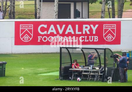 Calgary, Alberta, Canada. 17 juillet 2023. Un panneau du Cavalry football Club sur un mur. Banque D'Images