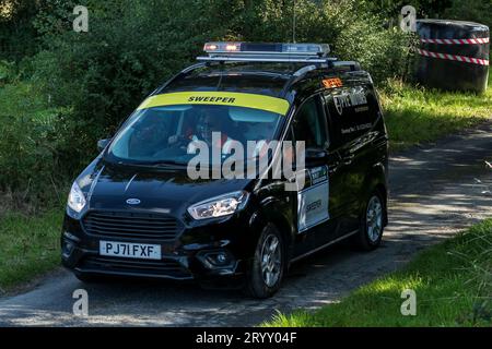 Ceredigion, pays de Galles - 02 septembre 2023 Rali Ceredigion : voiture de sécurité après la course sur l'étape SS1 Borth 1 Wales, UK Banque D'Images