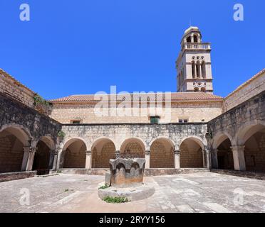 Cloître du monastère franciscain à Hvar, Croatie Banque D'Images