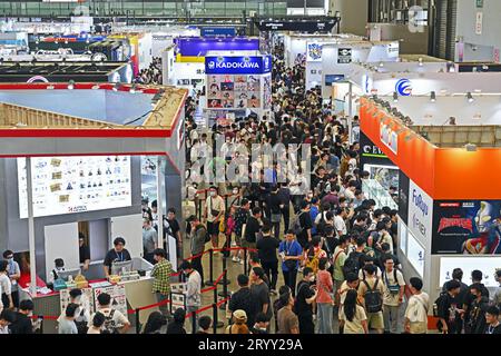 SHANGHAI, CHINE - 2 OCTOBRE 2023 - les visiteurs visitent le Wonder Festival 2022-2023 à Shanghai, Chine, le 2 octobre 2023. Après deux ans, le lar du monde Banque D'Images