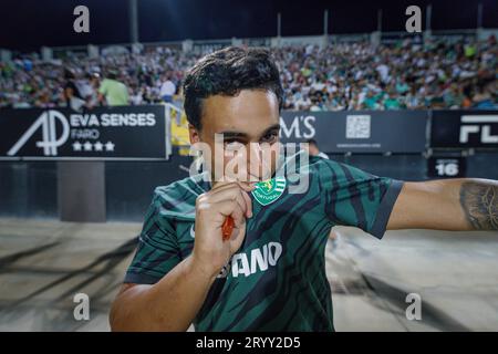 Fans lors du match de Liga Portugal BetClic 23/24 entre le SC Farense et le Sporting CP à l'Estadio de Sao Luis, Faro. (Maciej Rogowski) Banque D'Images