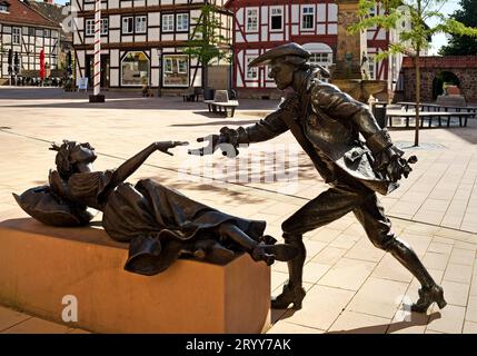 Sculpture de la Belle au bois dormant de Karin Bohrmann-Roth dans la vieille ville, Hofgeismar, Hesse, Allemagne, Europe Banque D'Images