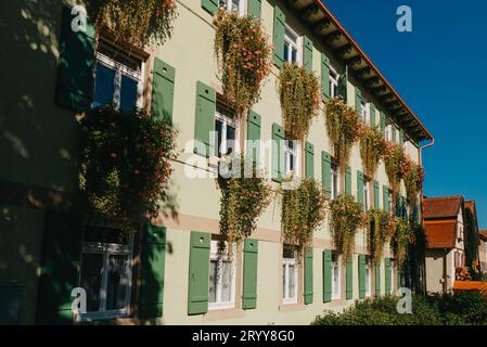 Ancienne maison de ville allemande à Bietigheim-Bissingen, Baden-Wuerttemberg, Allemagne, Europe. Old Town est plein de couleurs et nous Banque D'Images